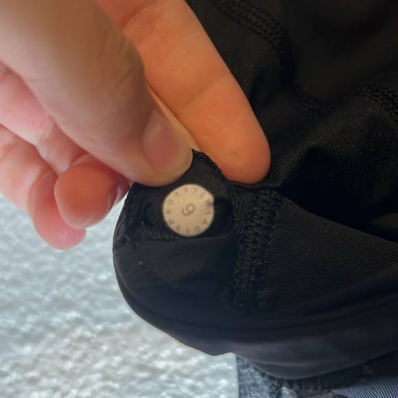 Lululemon Glide and Stride Tank Heathered Black / Black sz 6 - Picture 6 of 7